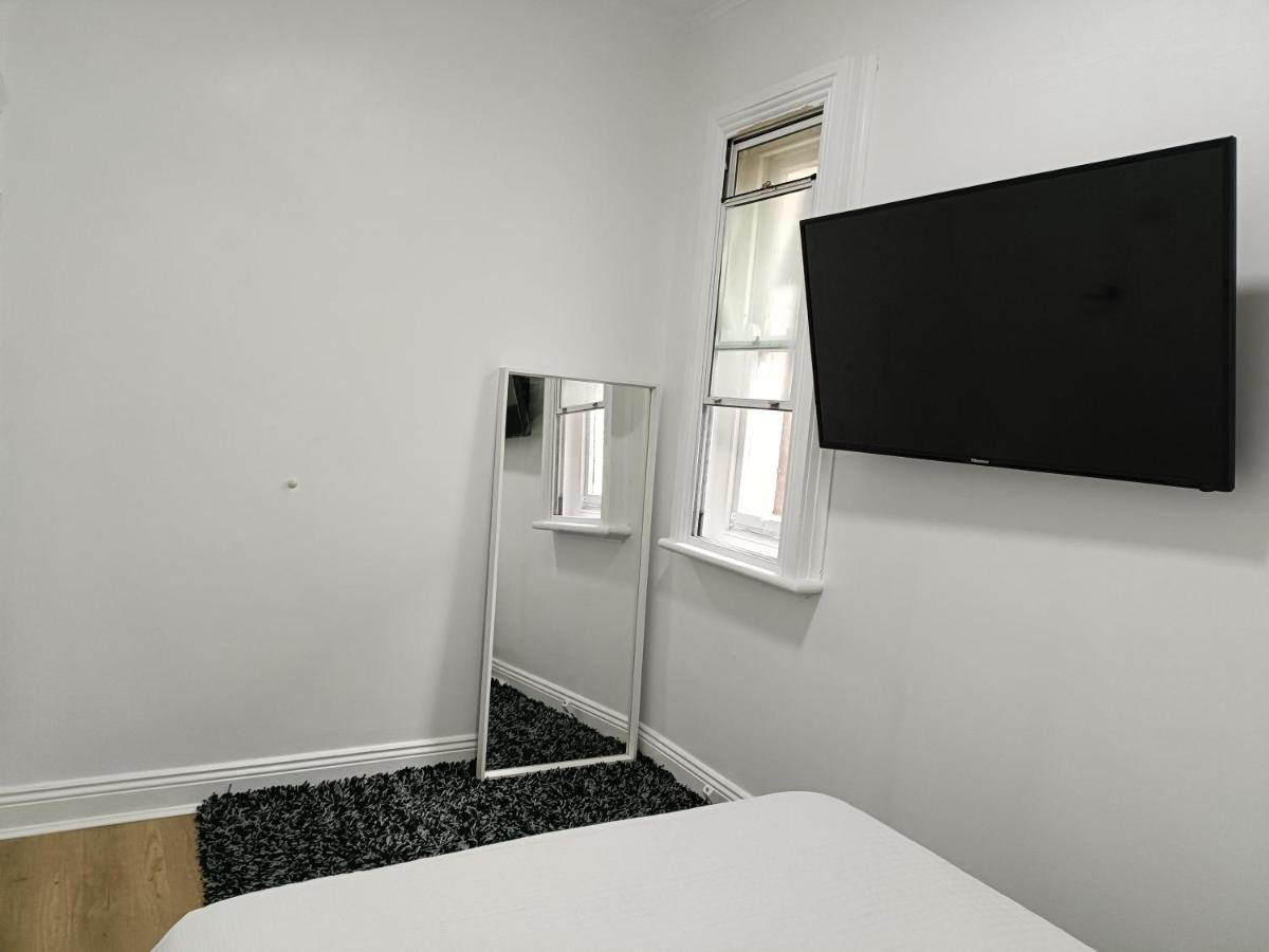 Homestay Lovely 1min Walk To Station With 55inch Tv *