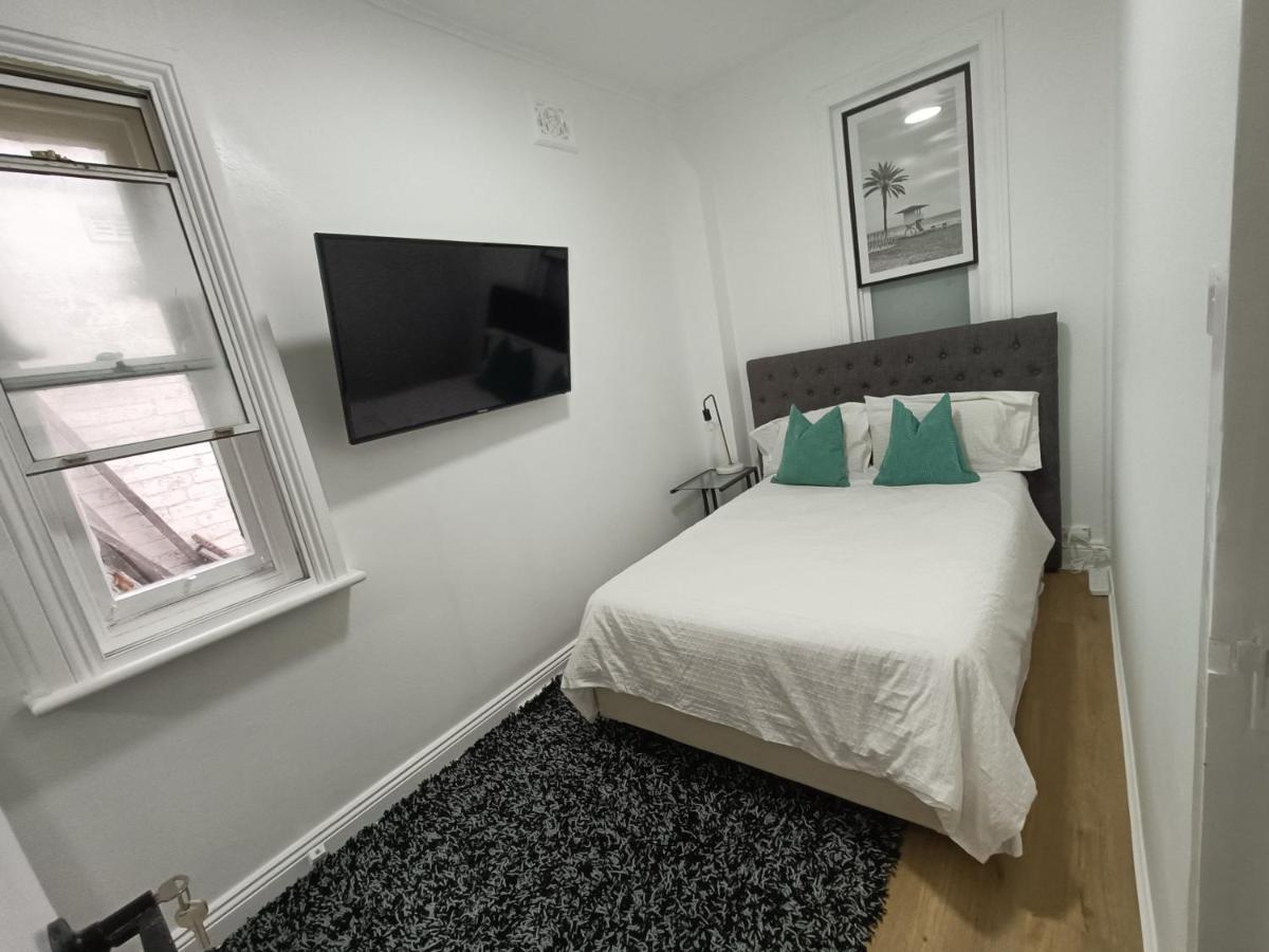Lovely 1min Walk To Station With 55inch Tv Homestay Sydney